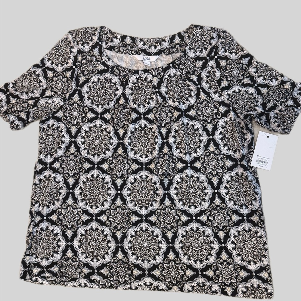 Croft & Borrow size med Black and White Patterned women’s short sleeve top